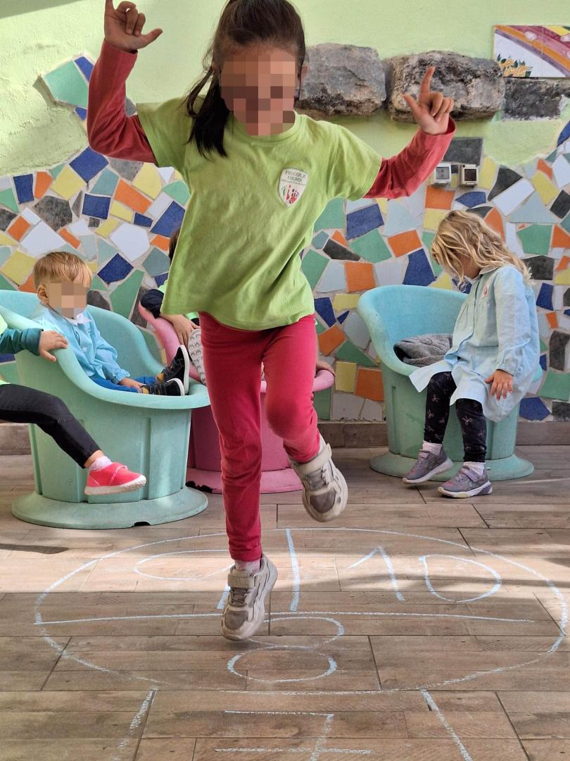 Attività di psicomotricità dei bambini di Piccole Orme